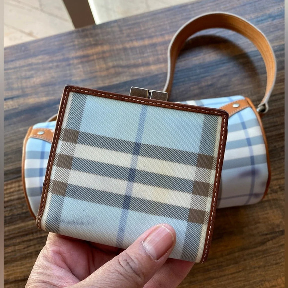 Vintage Burberry NovaCheck Small Barrel Bag with/Wallet - Picture 12 of 16